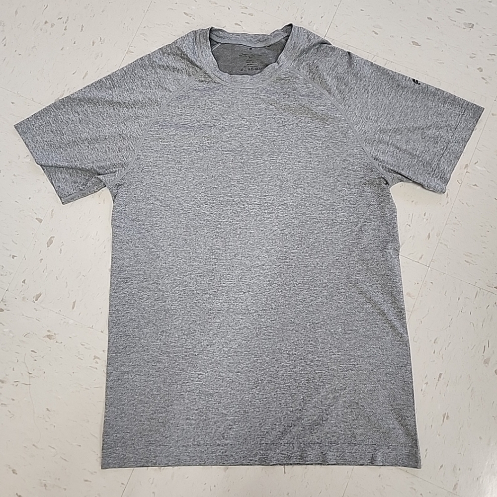 Fabletics Men's The Training Day Short-sleeve Tee Light Gray Size Medium Workout